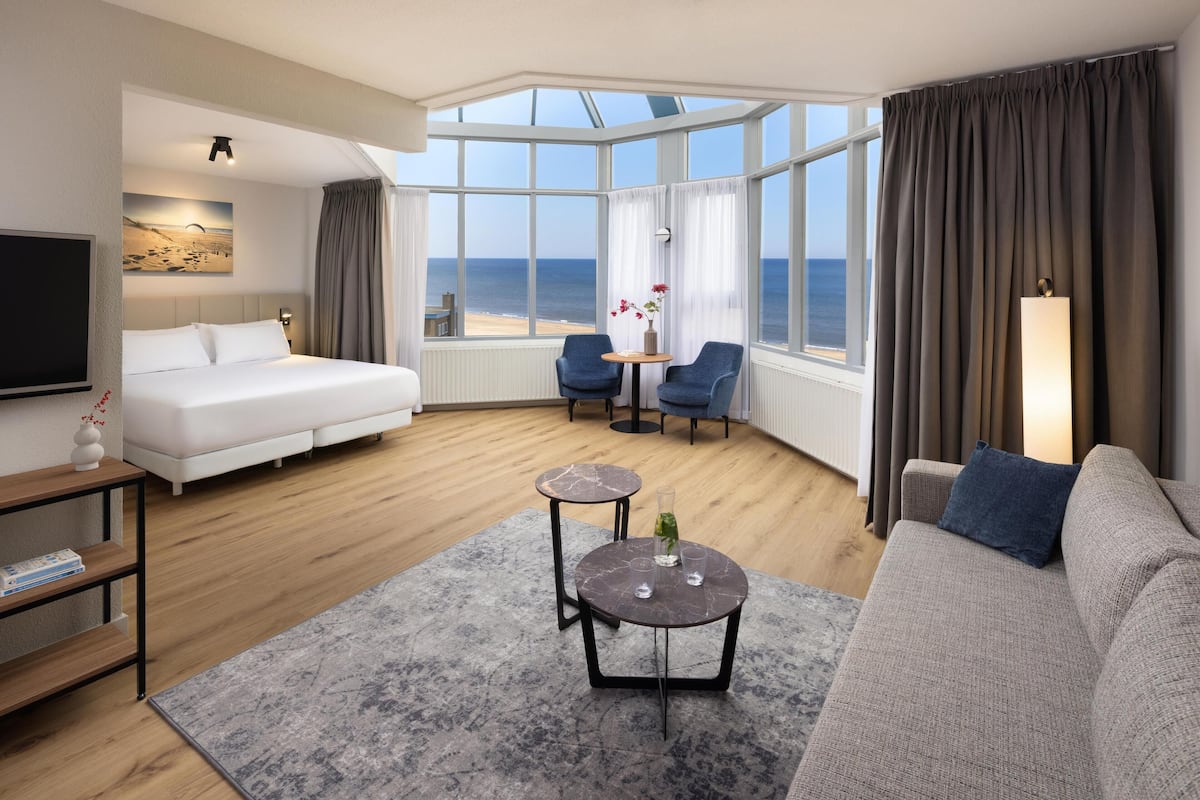 Minibar, in-room safe, desk, blackout curtains