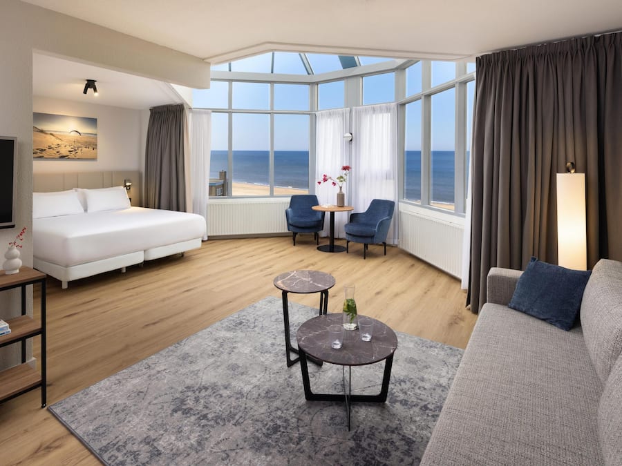 Minibar, safe på rommet, skrivebord og blendingsgardiner