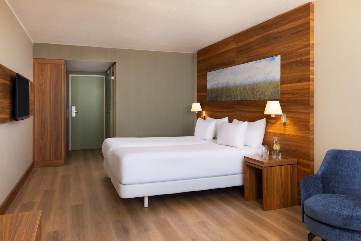 Minibar, in-room safe, desk, blackout curtains