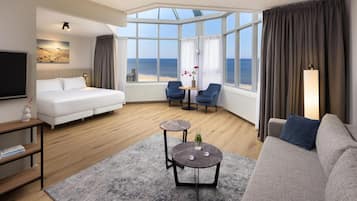 Familie vierpersoonskamer | Een kluis op de kamer, een bureau, verduisterende gordijnen