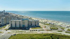 A hotel with a modern architectural design, situated near a beach with a clear view of the ocean. - NH Zandvoort (Zandvoort)