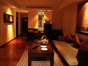 Junior Suite | Bathroom | Separate bathtub and shower, hair dryer, bathrobes, slippers