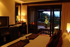 Deluxe Room, Jetted Tub | Premium bedding, Select Comfort beds, minibar, in-room safe