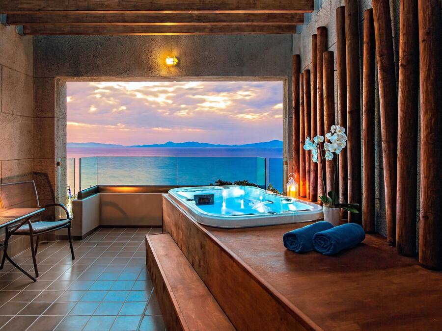 Aqua Premium Room, Sea View, 1 King Bed | Roupas de cama premium