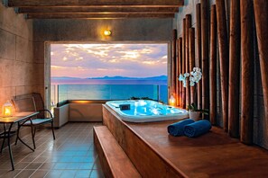 Premium Room, 1 King Bed, Balcony, Sea View | Minibar, in-room safe, desk, laptop workspace