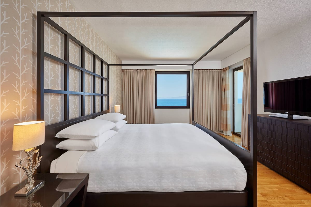 Suite, 1 Bedroom | 1 bilik tidur, peralatan tempat tidur premium, busa memori, bar mini