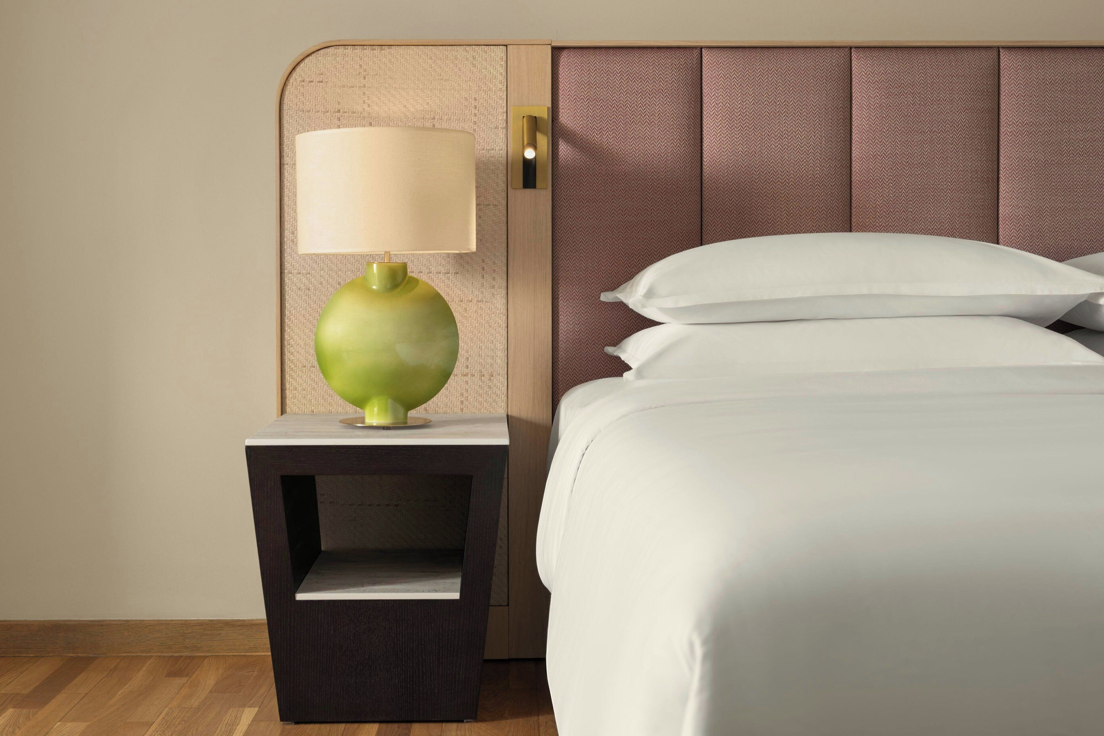 Literie de qualité supérieure, matelas mémoire de forme, minibar