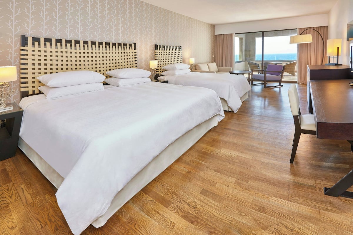 Family Room, 1 Katil Raja (King), Sea View | 1 bilik tidur, peralatan tempat tidur premium, busa memori, bar mini