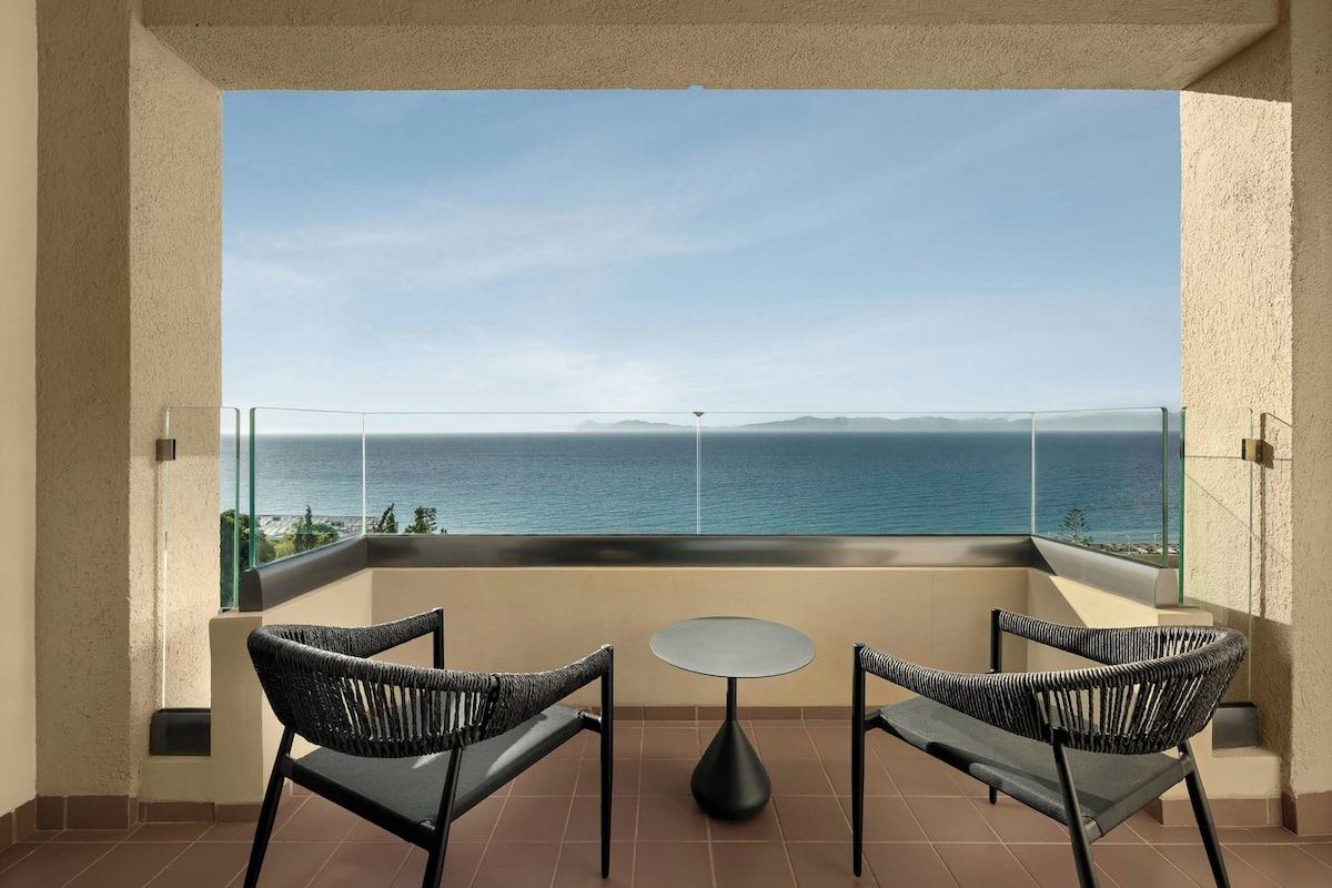 Suite, 1 Bedroom | Premium bedding, memory foam beds, minibar, in-room safe