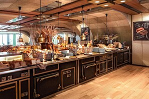 Free daily buffet breakfast
