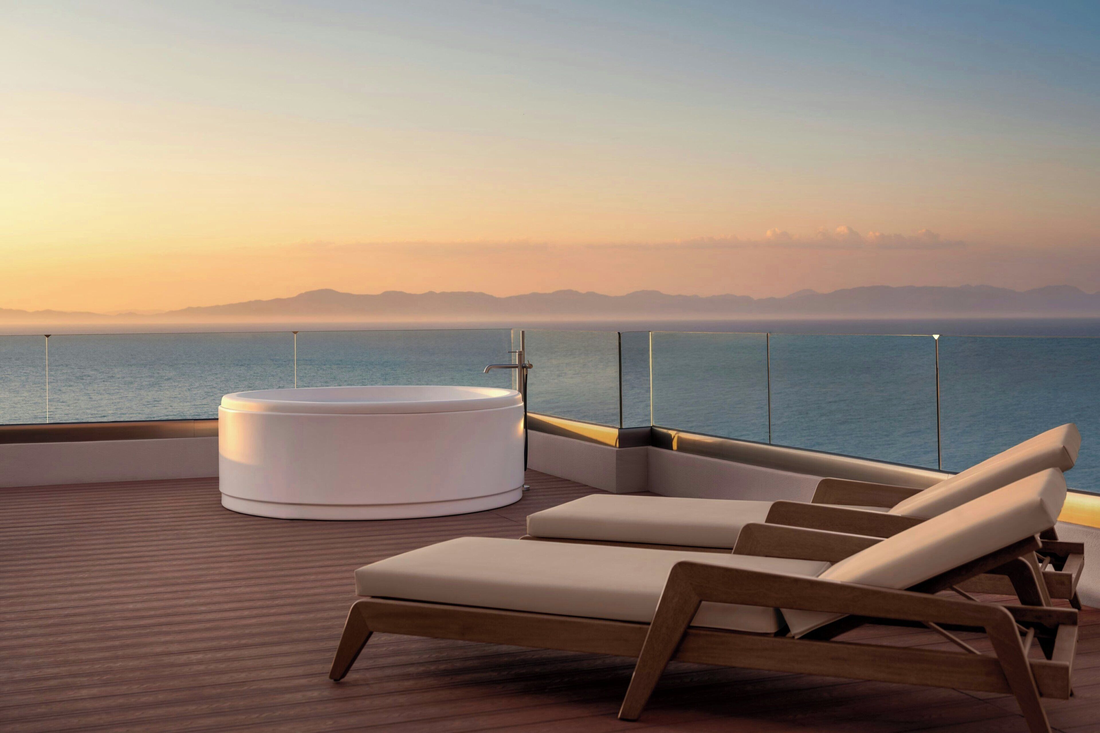Penthouse Suite | Ylelliset vuodevaatteet, memory foam -patjalliset sängyt, minibaari