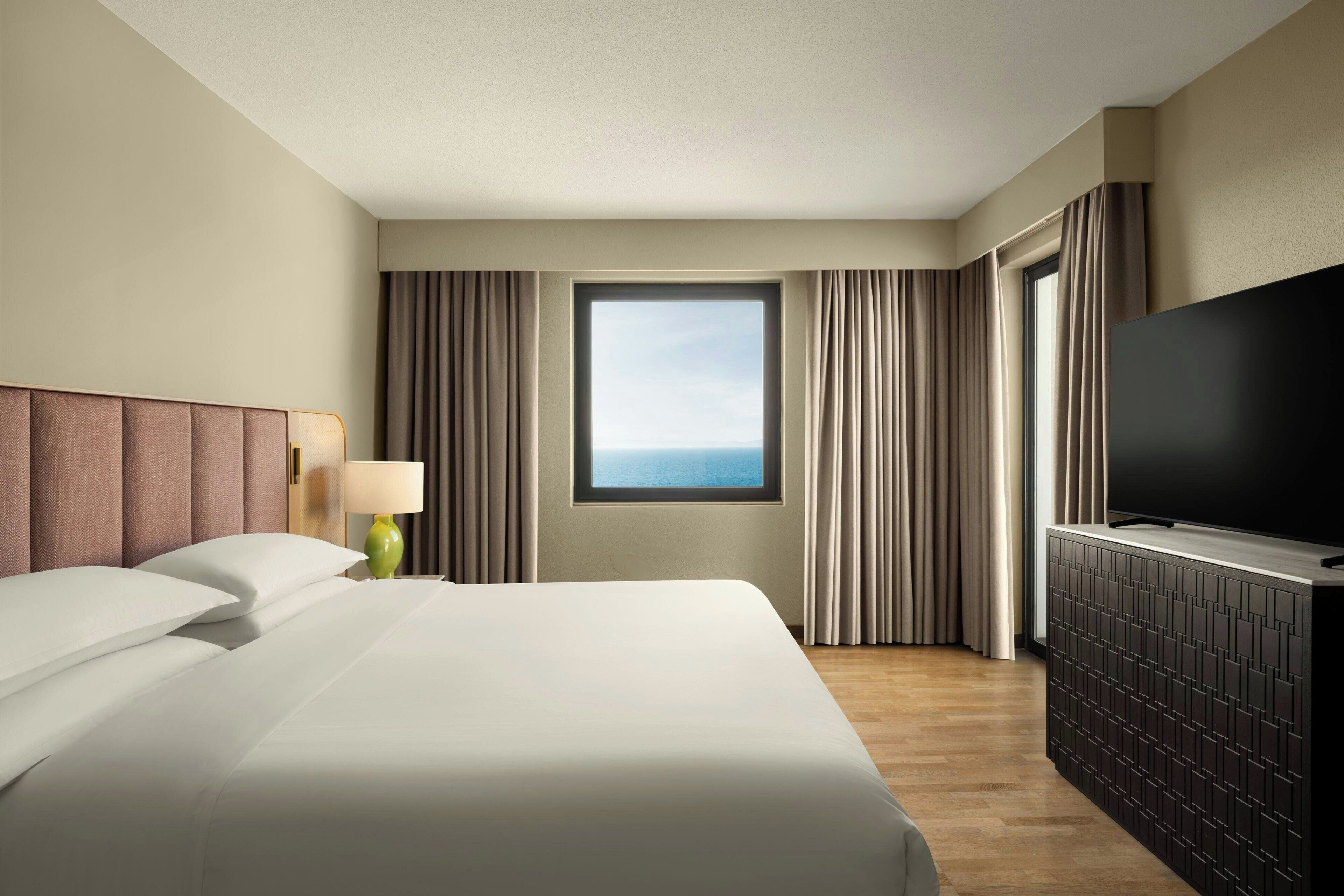 Suite, 1 slaapkamer | Luxe beddengoed, bedden met traagschuimmatrassen, een minibar