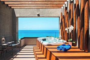 Premium Room, 1 King Bed, Non Smoking, Sea View (Balcony) | Minibar, in-room safe, desk, blackout curtains