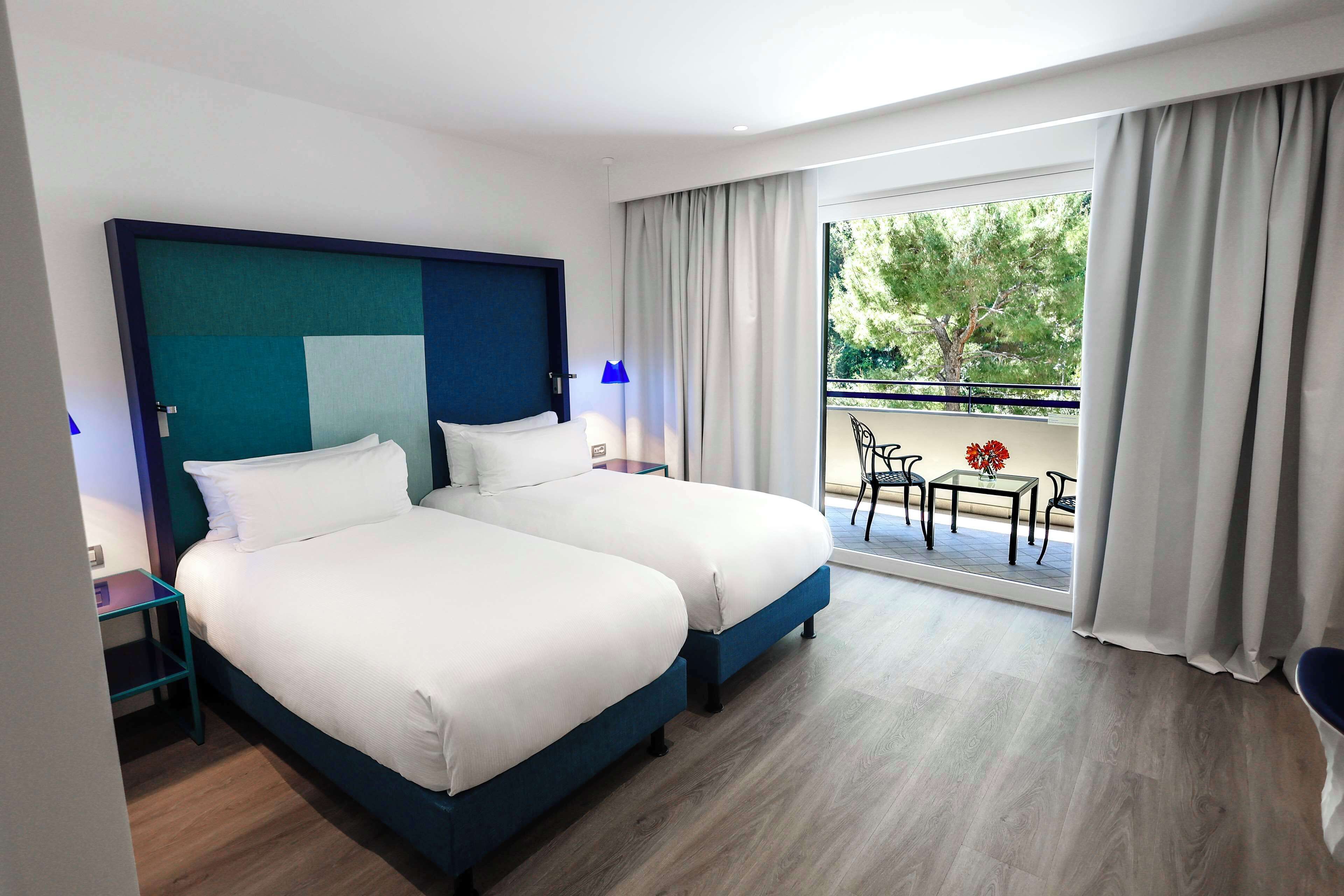 Quarto superior, 2 camas de solteiro, para não fumantes, vista para a colina | Vista do quarto