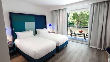 Quarto superior, 2 camas de solteiro, para não fumantes, vista para a colina | Vista do quarto