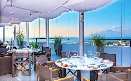 2 restaurants, Italian cuisine