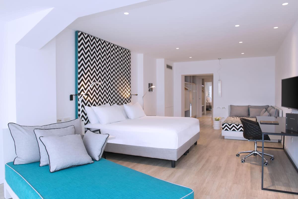 Executive Quadruple Room, Sea View | Minibar, in-room safe, desk, laptop workspace