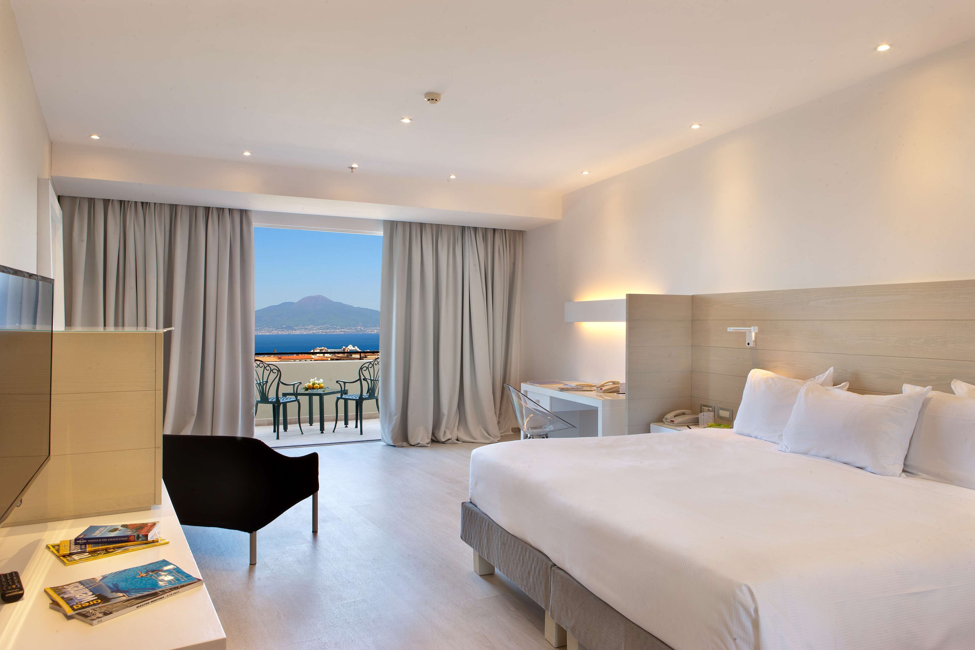 deluxe room, 1 king bed, sea view | minibar, in-room safe, desk, laptop workspace