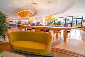 3 Bars/Lounges