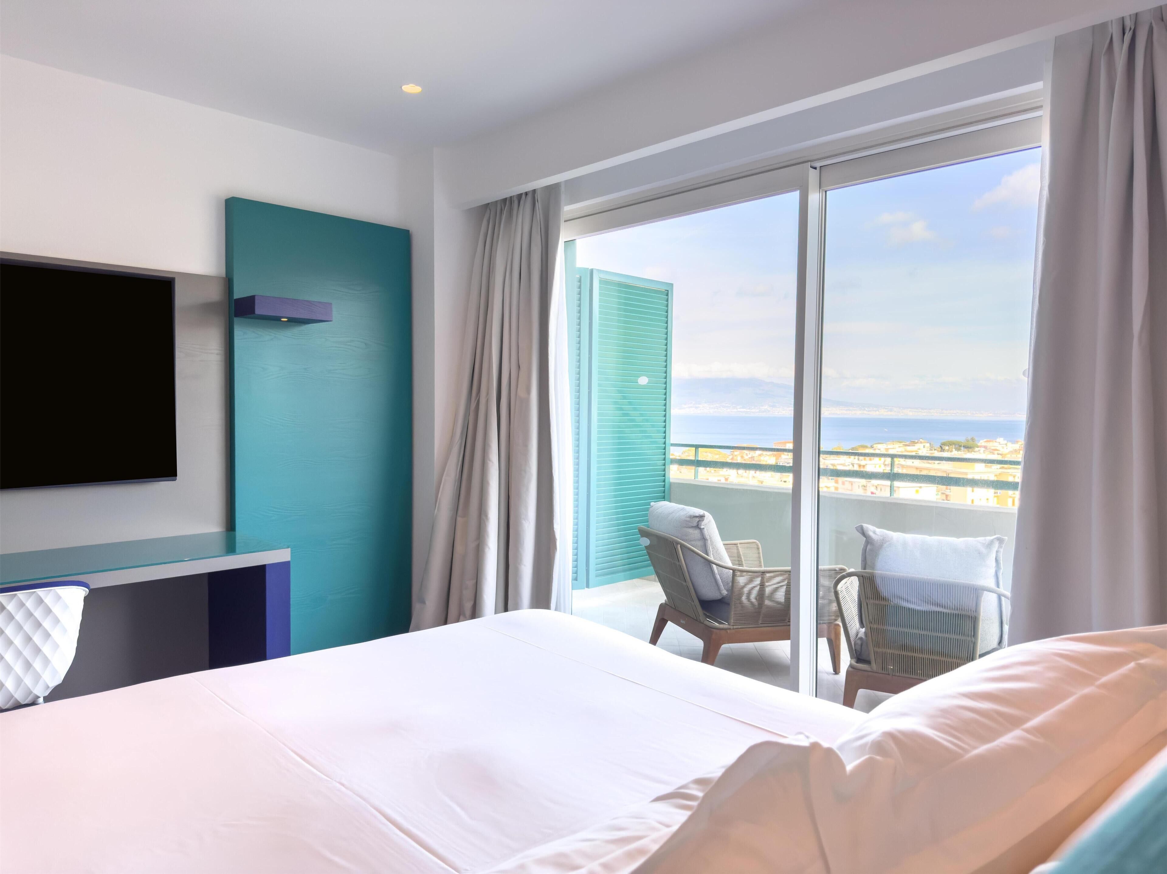 Executive-sviitti, 1 suuri parisänky | Minibaari, tallelokero huoneessa, työpöytä