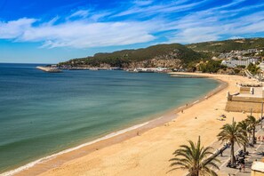 Beach nearby - SANA Sesimbra Hotel (Sesimbra)