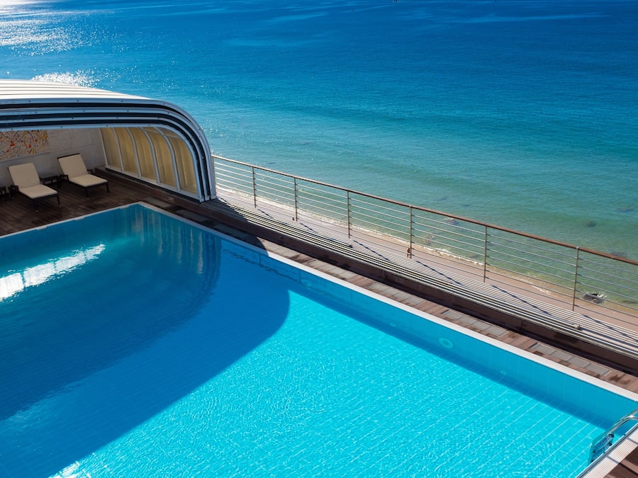 Indoor pool, pool loungers