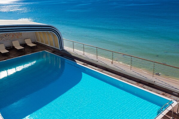 Indoor pool, pool loungers