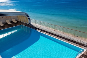 Indoor pool, pool loungers