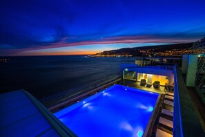 Indoor pool, pool loungers - SANA Sesimbra Hotel (Sesimbra)