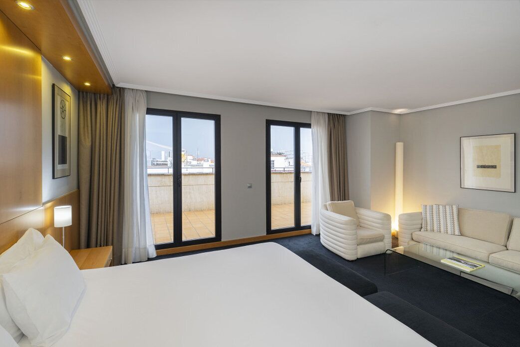 Minibar, in-room safe, laptop workspace, soundproofing