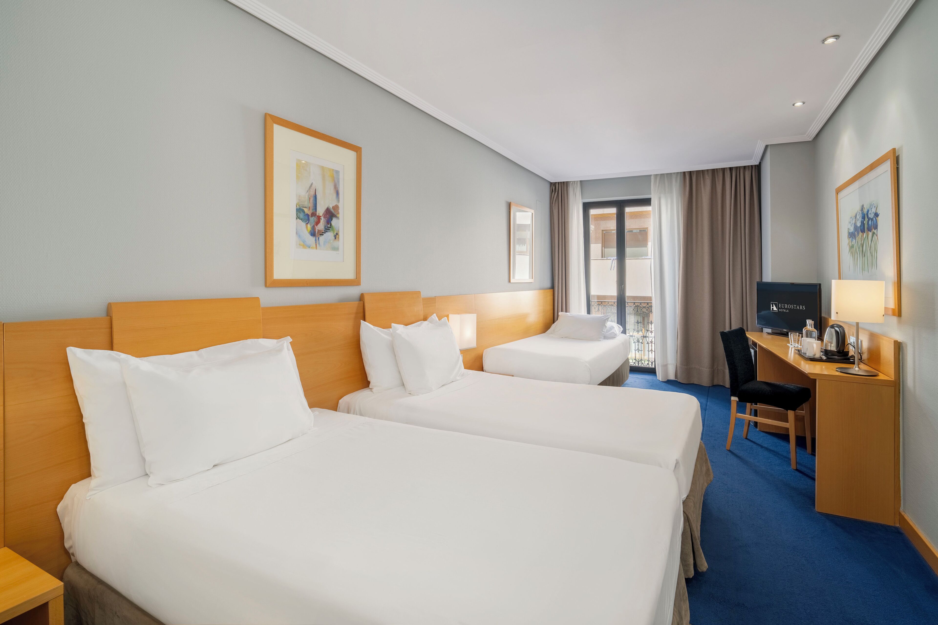 Triple Room | Minibar, in-room safe, laptop workspace, soundproofing