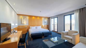 Junior Suite | Minibar, in-room safe, desk, soundproofing