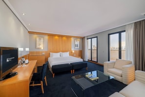 Junior Suite | Minibar, in-room safe, laptop workspace, soundproofing - Eurostars Rey Alfonso X (Ciudad Real)