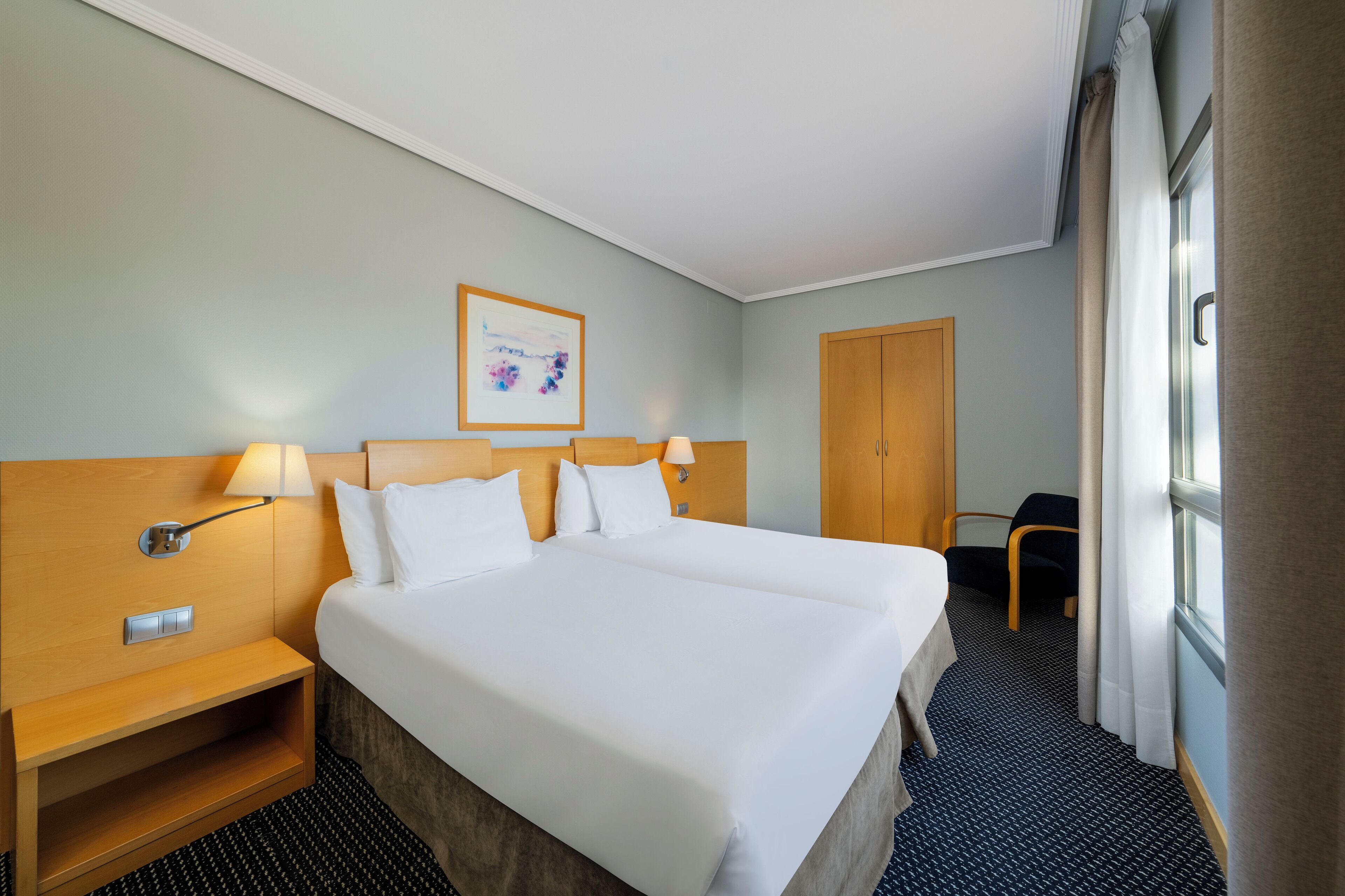 Deluxe Double Room | Minibar, in-room safe, laptop workspace, soundproofing
