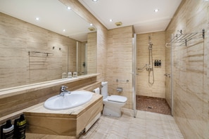 免费洗浴用品、吹风机、毛巾