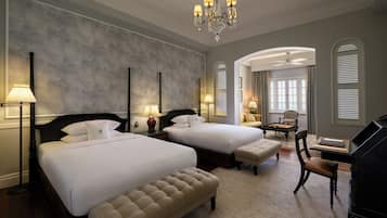 Deluxe Suite Two Queen Beds | 1 ๊ฐ์ ์นจ์ค, ๋ฏธ๋๋ฐ, ๊ฐ์ค ๋ด ๊ธ๊ณ , ์๋ง ์ปคํผ