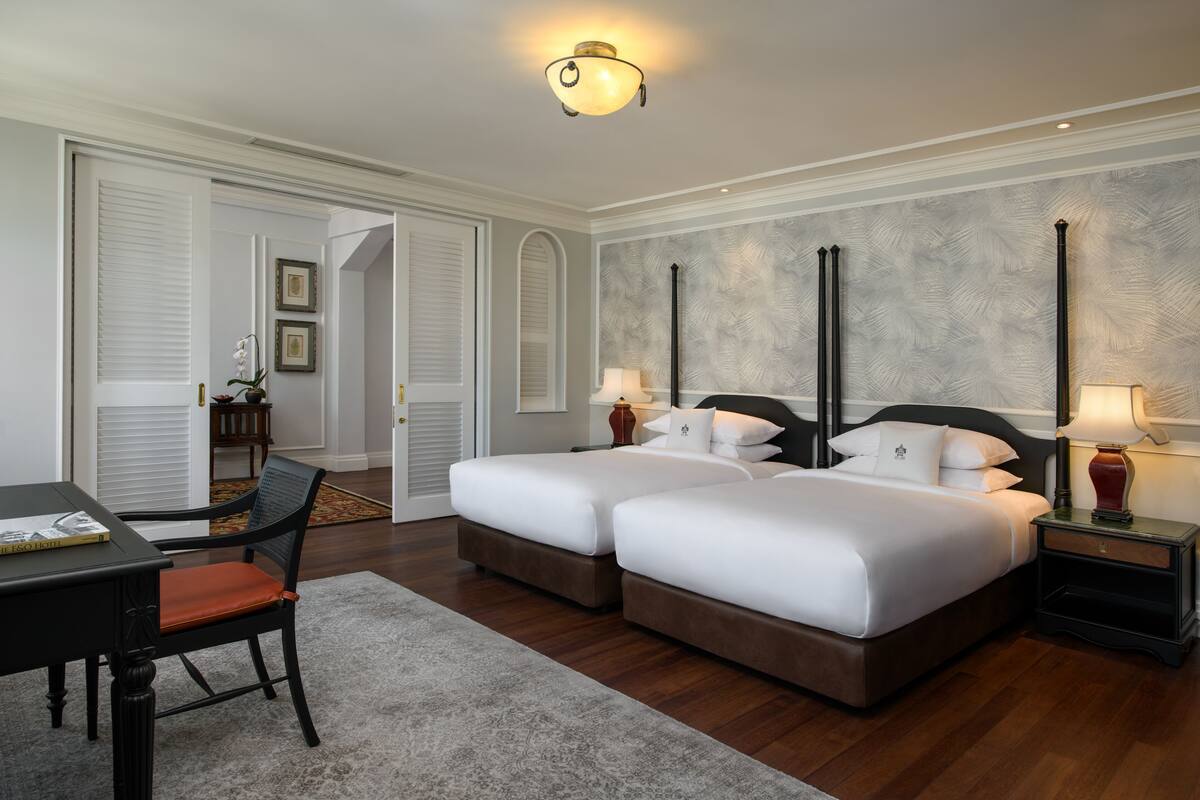 Superior Suite Twin | Minibar, safe på rommet, blendingsgardiner og strykejern/-brett