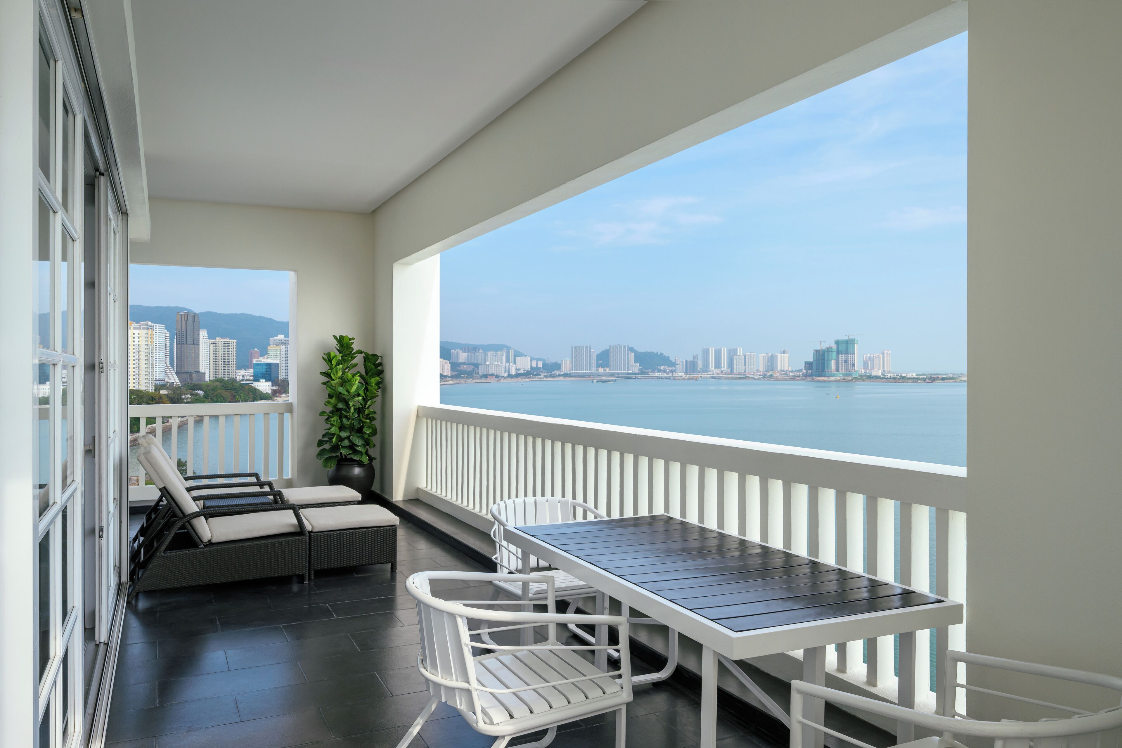 Corner Suite | Balcony view