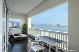Zimmer (Corner Suite) | Blick vom Balkon