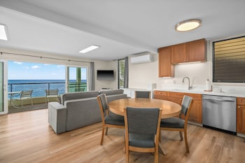 Deluxe Condo, 1 Bedroom, Oceanfront | Dining room at Castle Poipu Shores