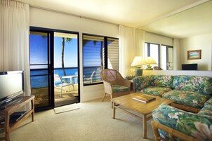 Suíte, 2 quartos, 2 banheiros, de frente para o oceano | Cofres nos quartos, individualmente decorados
