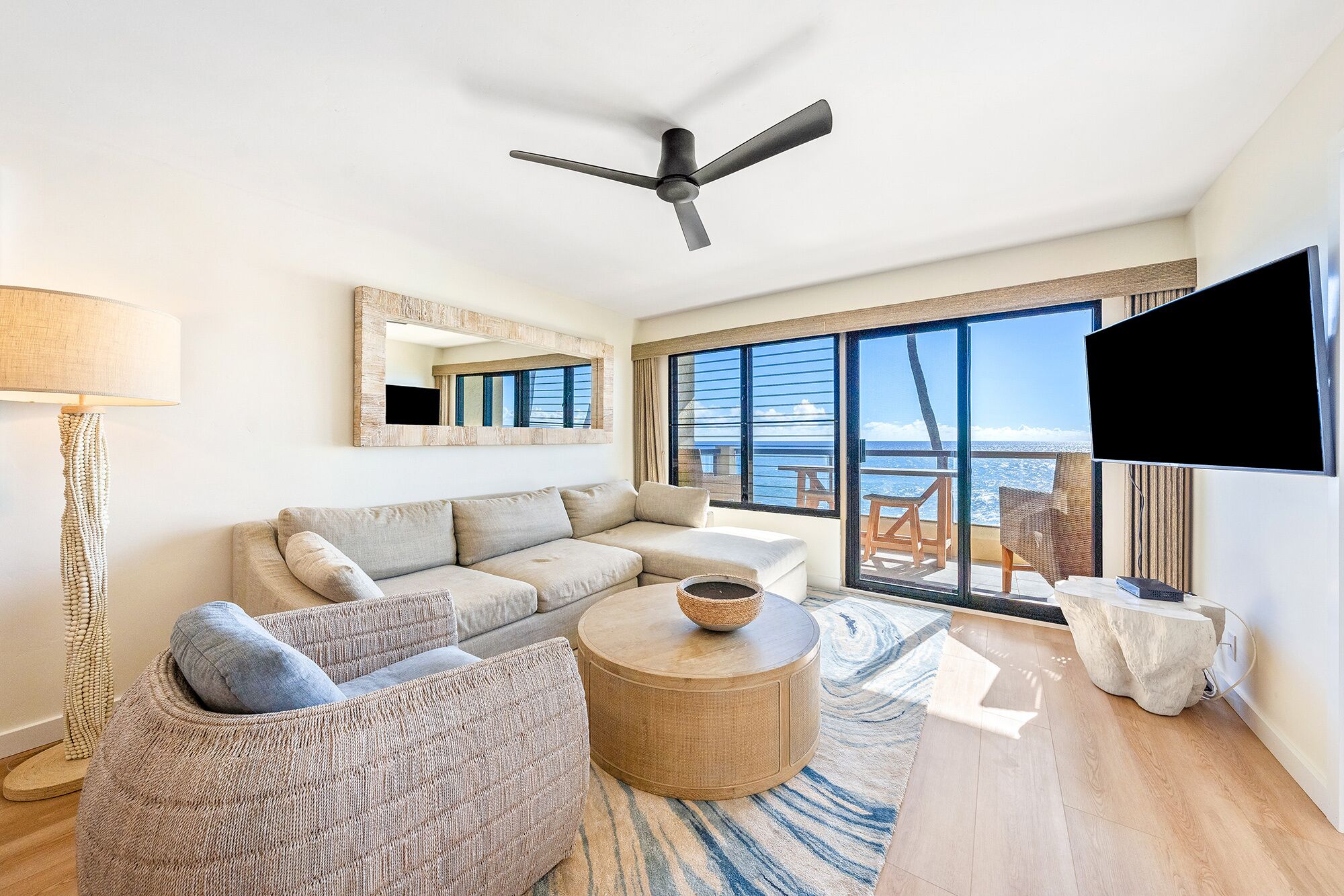 65-Zoll-Flachbildfernseher mit Kabelempfang