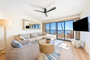 65-inch flat-screen TV with cable channels - Castle Po'ipū Shores (Koloa)