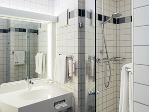Miljøvennlige toalettsaker, hårføner og håndklær
