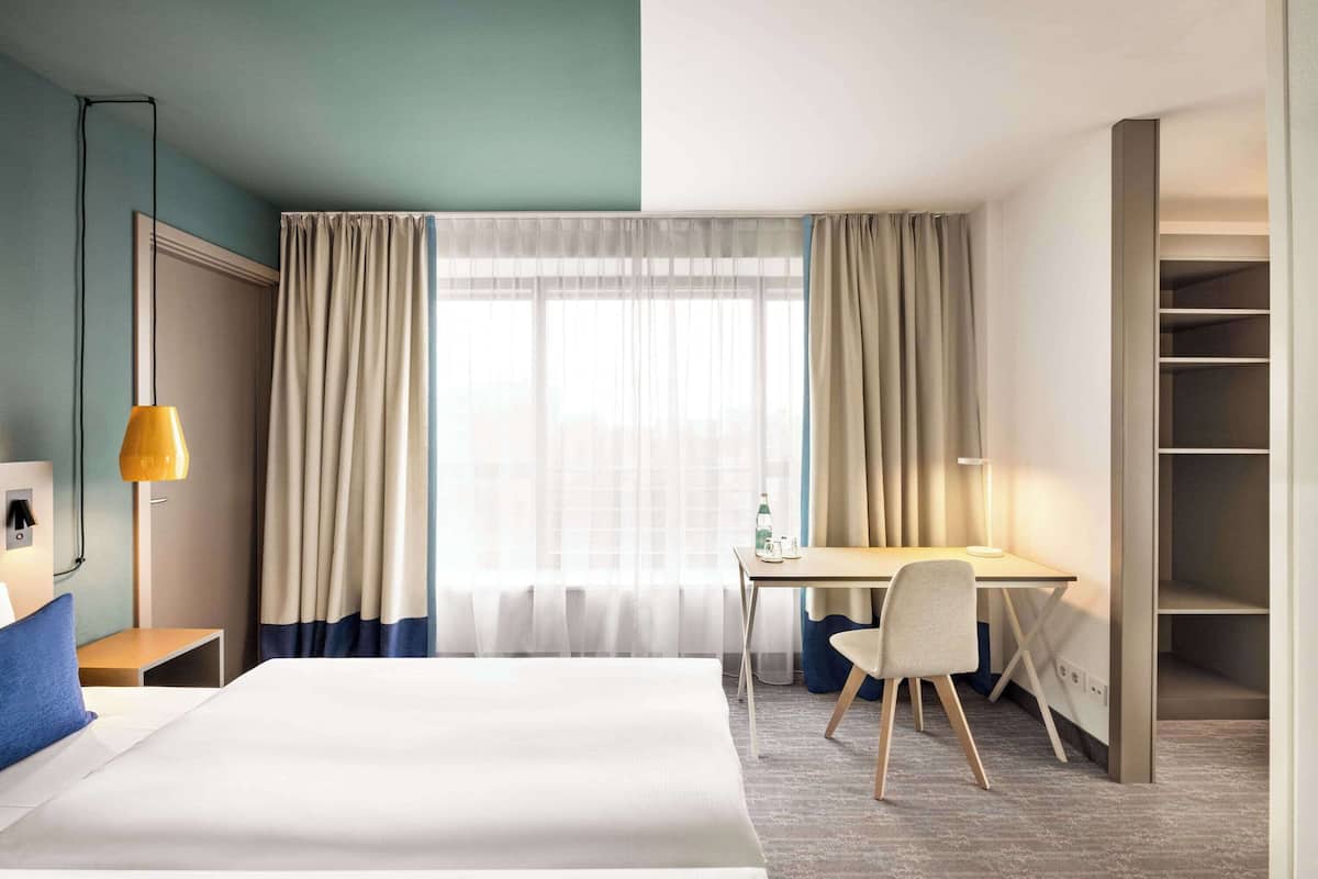 Kamar Comfort | Meja kerja, kedap suara, setrika/meja setrika, dan Wi-Fi gratis