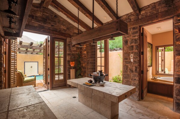 Couples treatment rooms, sauna, hot tub, steam room, Turkish bath