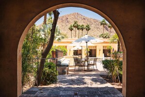 室外游泳池，收费帐篷屋，日光浴躺椅