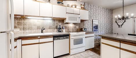 Apartment, 4 Schlafzimmer | Eigene Küche | Großer Kühlschrank, Mikrowelle, Ofen