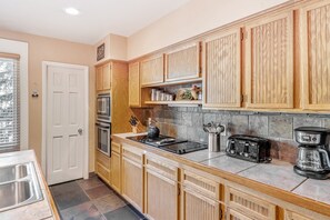 Condo, 4 Bedrooms | Private kitchen