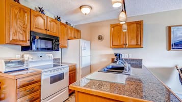 Suite, 1 Bedroom | Private kitchen | Full-size fridge, microwave, coffee/tea maker, cookware/dishes/utensils